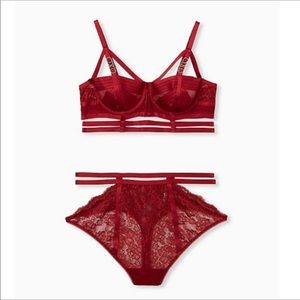 Torrid 4X (26) NWT Bra & Panty Set